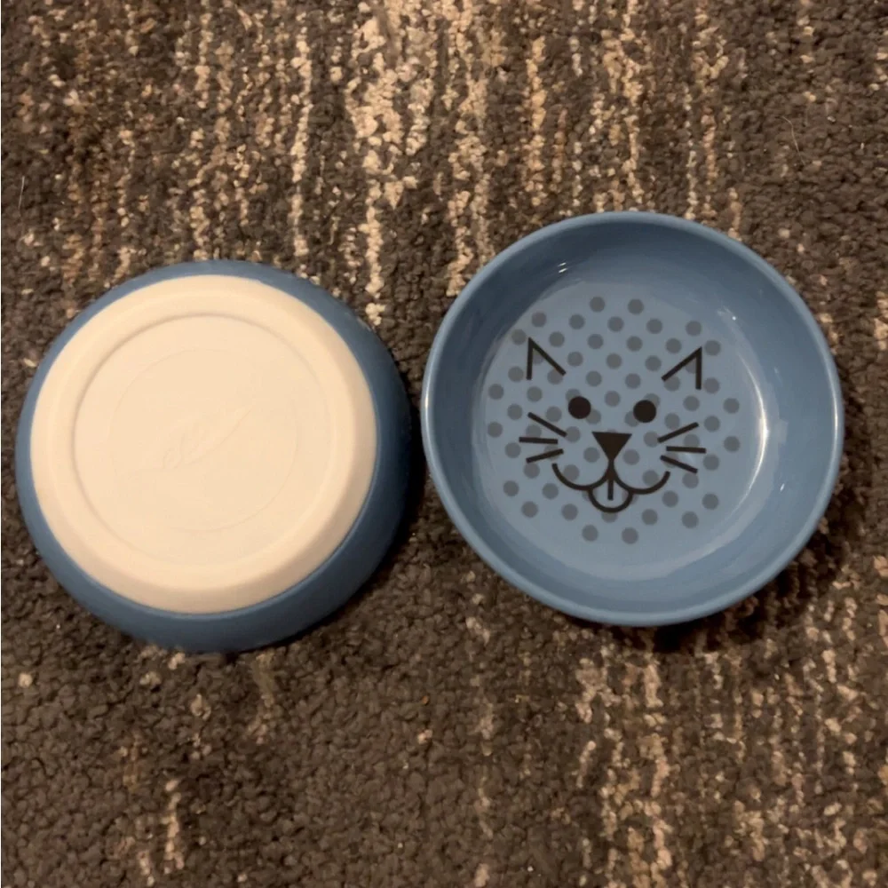 2 non-slip silicone bottom cat/kitten bowls